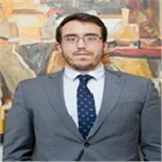 Graduado en Derecho, Ciencias Políticas y con el Master en Acceso al Ejercicio de la Abogacía, ejerciendo en derecho laboral.